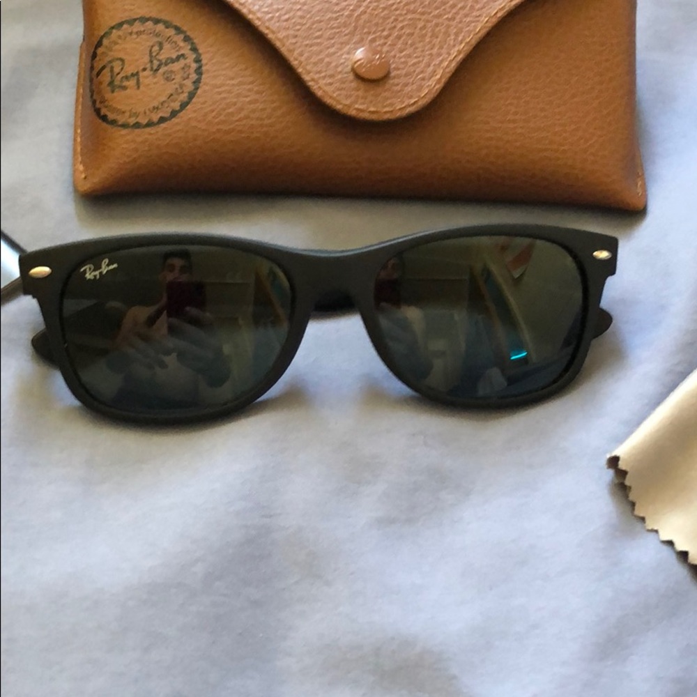 Brand New Ray Ban Wayfarer
